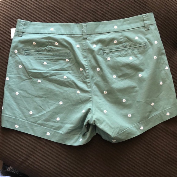 A29- Old Navy shorts - Picture 4 of 8
